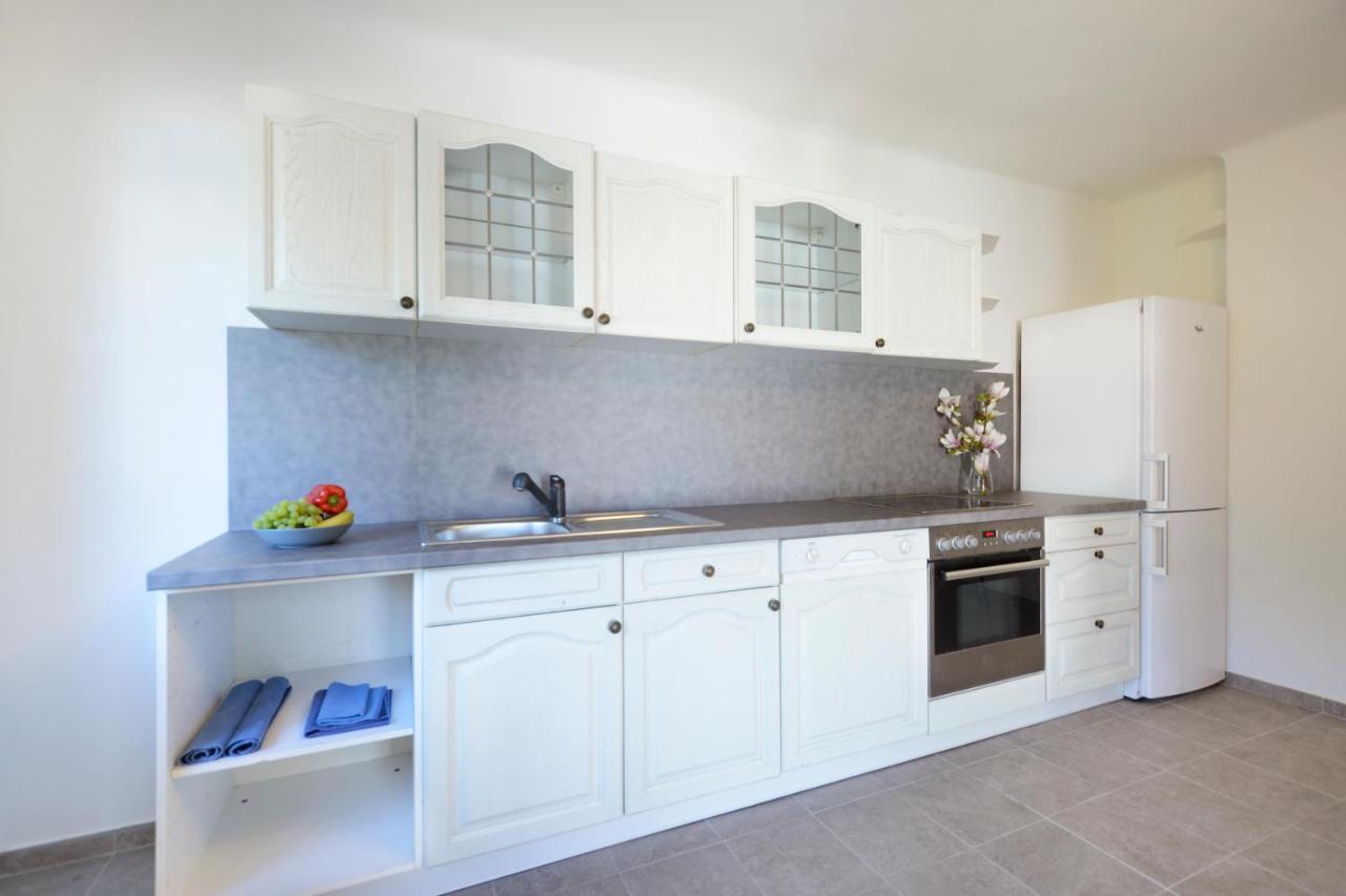 Apartmany Jevany Exterior foto