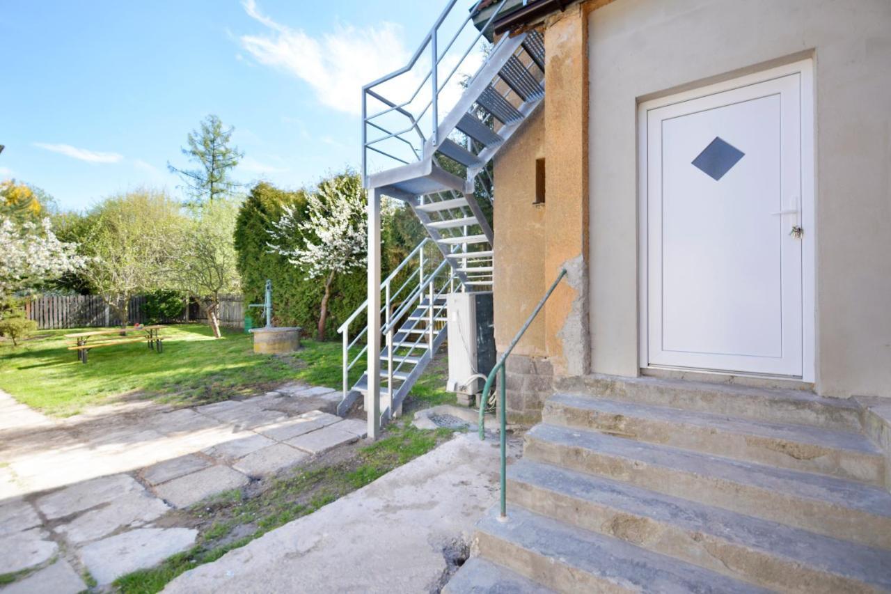Apartmany Jevany Exterior foto
