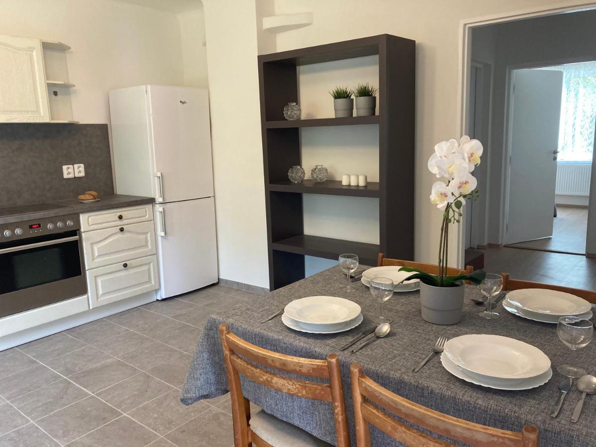 Apartmany Jevany Exterior foto