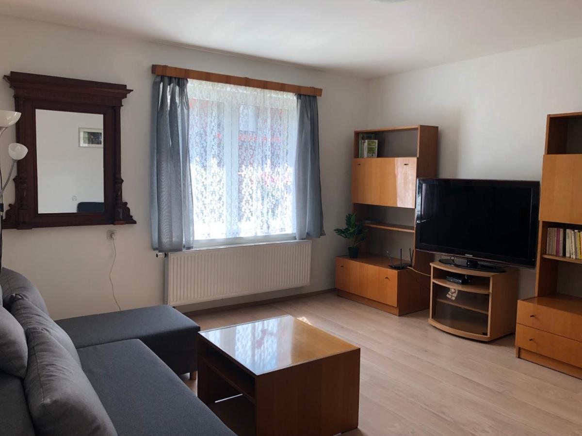 Apartmany Jevany Exterior foto