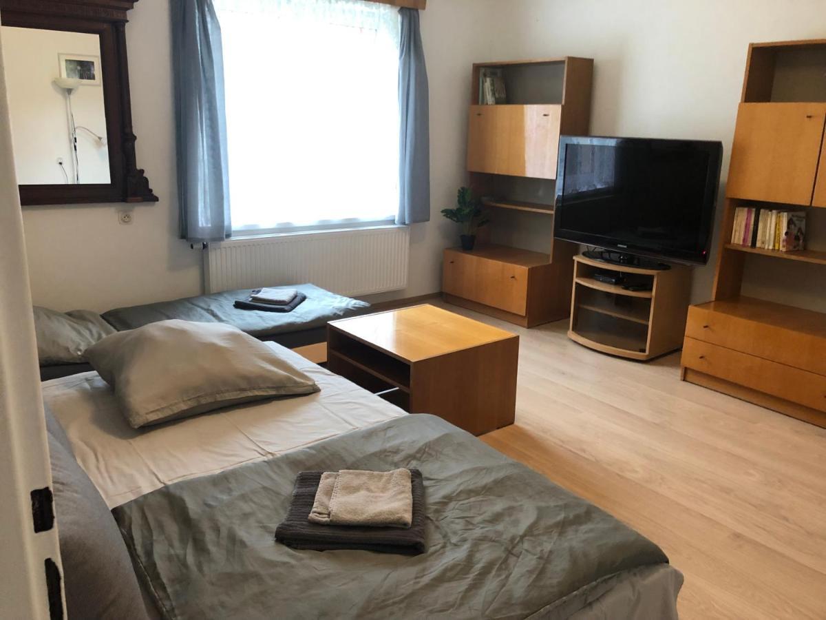 Apartmany Jevany Exterior foto